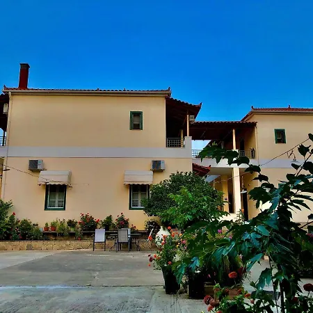 Ξενοδοχείο με διαμερίσματα κoσταρίνι