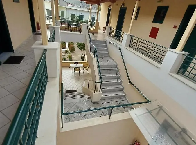 Ξενοδοχείο με διαμερίσματα κoσταρίνι