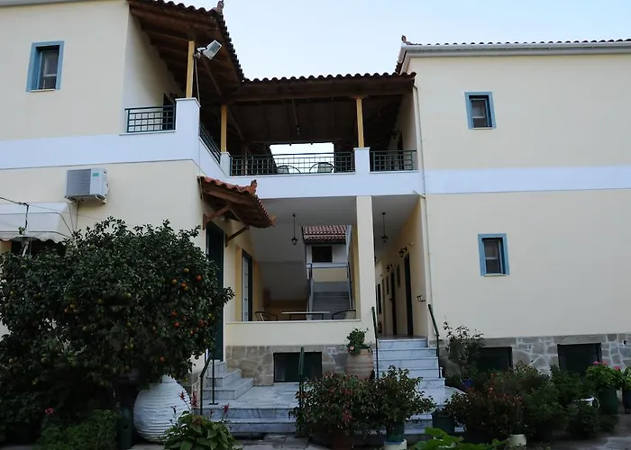 Ξενοδοχείο με διαμερίσματα κoσταρίνι