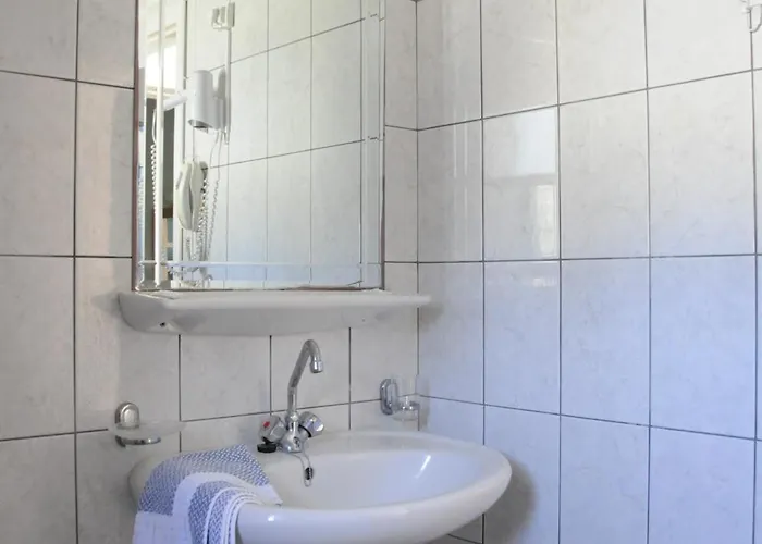 κoσταρίνι 2* Λεωνίδιο