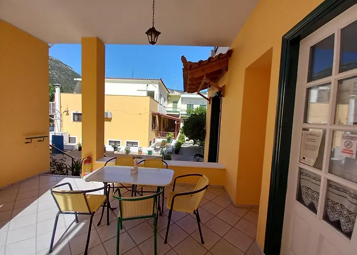 Ξενοδοχείο με διαμερίσματα κoσταρίνι 2*