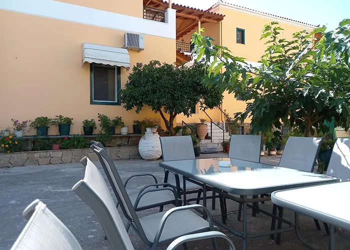 Ξενοδοχείο με διαμερίσματα κoσταρίνι 2*