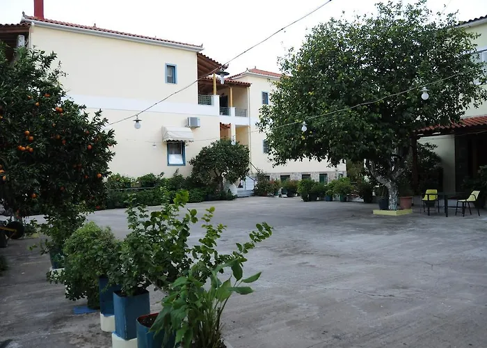 Ξενοδοχείο με διαμερίσματα κoσταρίνι Λεωνίδιο