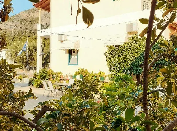 κoσταρίνι Ξενοδοχείο με διαμερίσματα Λεωνίδιο